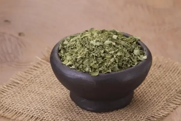 معرفی سبزی تره خشک + بهترین قیمت خرید